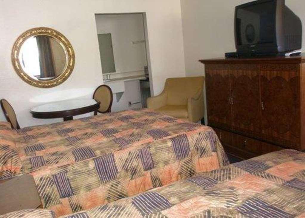 Beyond Stay Hotel Victorville Downtown Szoba fotó