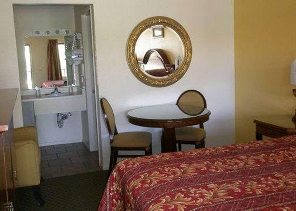 Beyond Stay Hotel Victorville Downtown Szoba fotó